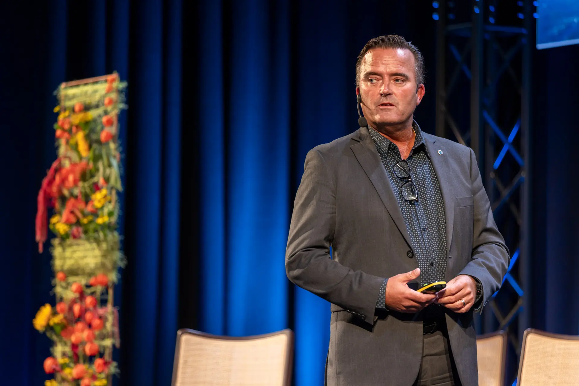 Jan Olsson speaking on stage