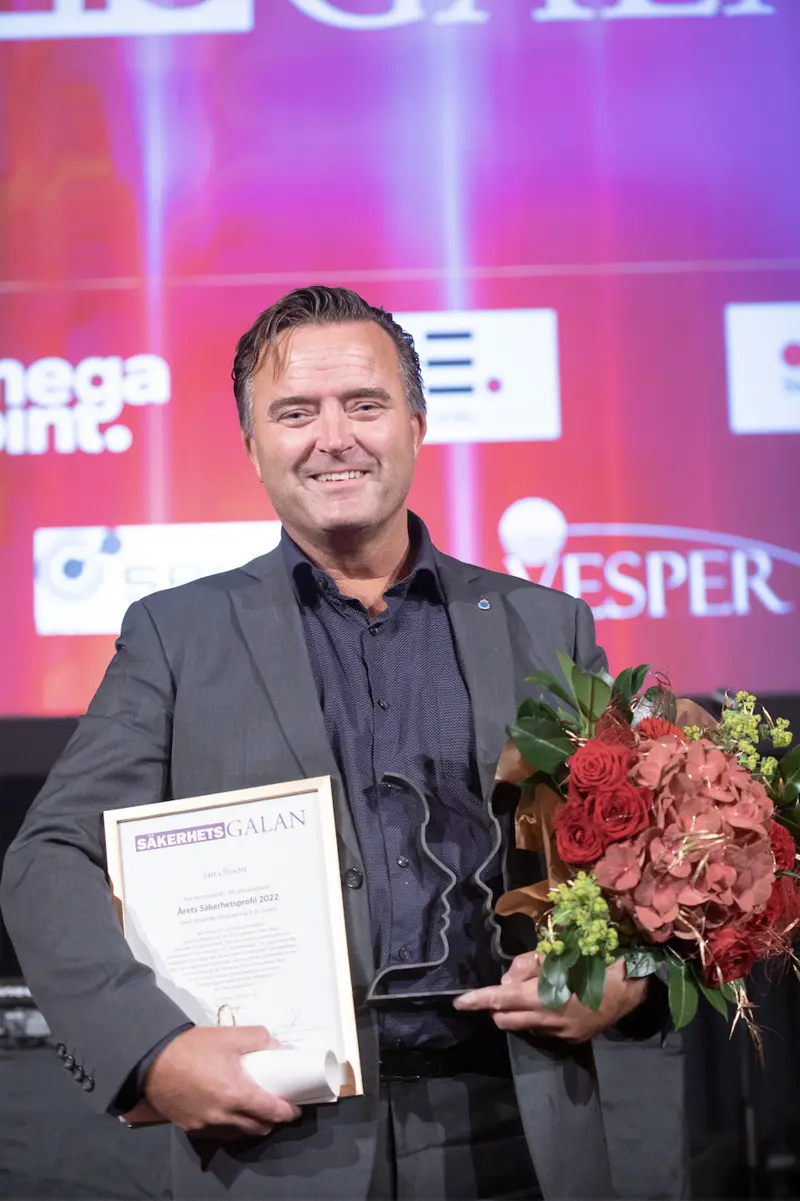 Jan Olsson receiving the Säkerhetsprofil award 2022